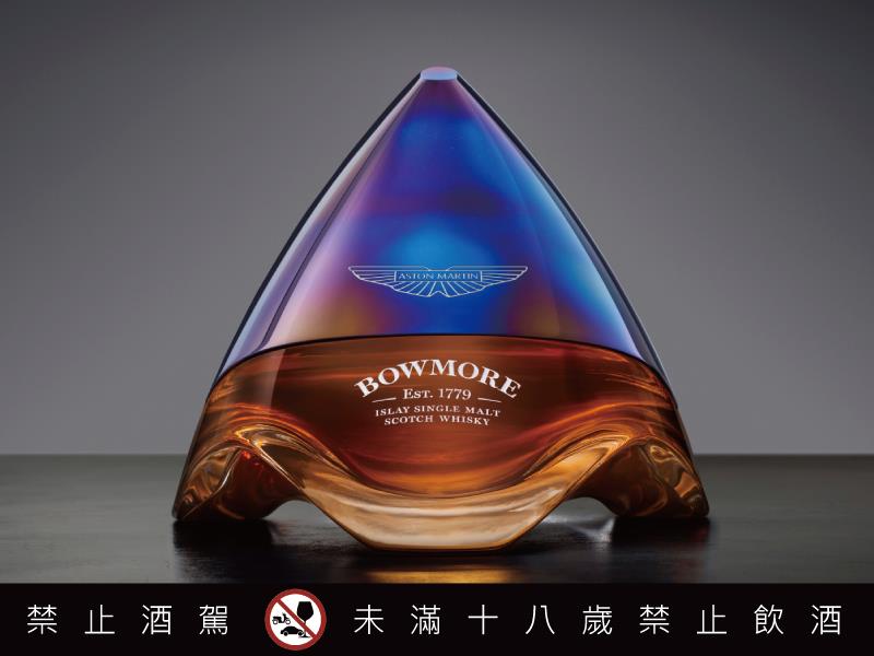 波摩 ARC-54 Iridos Edition 倫敦蘇富比拍賣 13.5 萬英鎊成交 再創威士忌收藏藝術新高峰