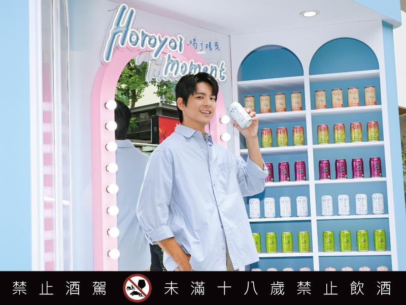 今夏與林柏宏一起喝了搖曳 療癒屬於你的放空時光