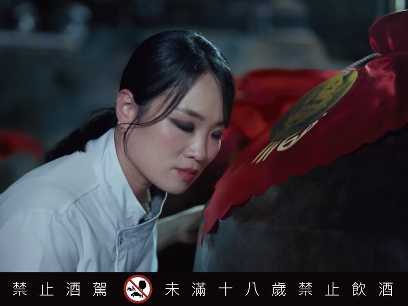 黑白大廚鄭智善主廚跨海尋魂 58金高魂酒 詮釋職人風味記憶