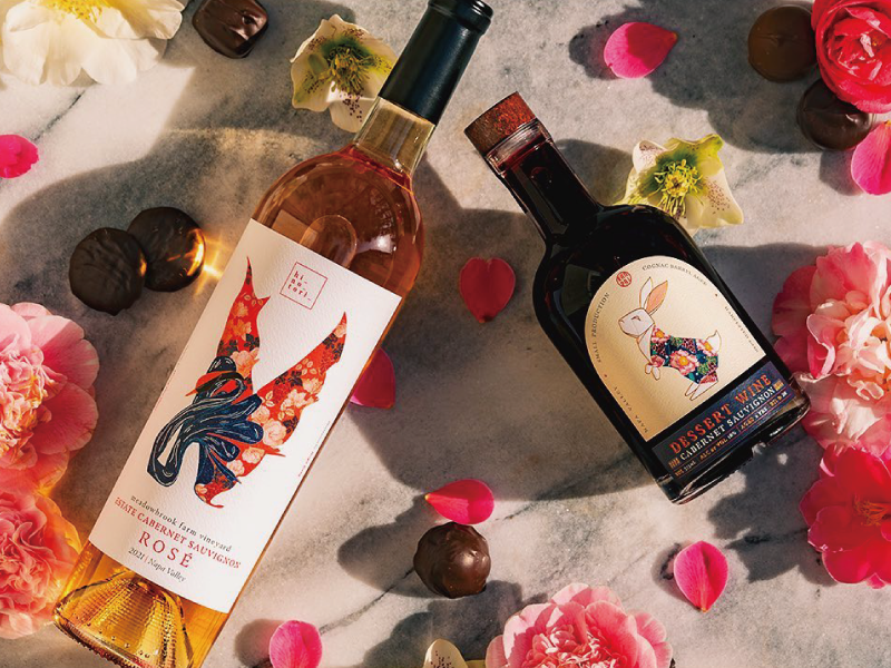 風靡加州葡萄酒圈 台灣品牌Kanpai Wines加州乾杯酒莊 發表龍年限定「青空龍金粉黛紅酒」